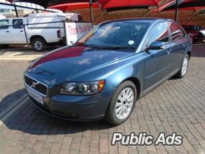 2006   VOLVO   S40 2.4i - R59,900