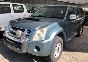 Isuzu KB300 D-TEQ 2x4 manual