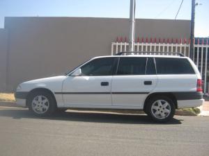 Opel Astra Estate 200IE Euro - Station Wagon - R56,000