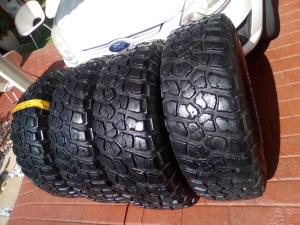 Farmset....Land Cruiser...!!set of 4 BF Goodrich muds tyres 285/75/16